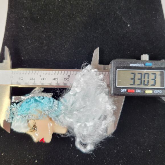 Glamour Lady Head Brooch Face With Lace and Long Blue Hair 1980's With Gift Box - Picture 6 of 8